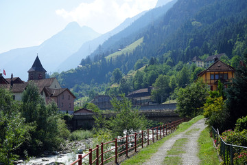 Obraz premium Bridge and houses