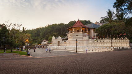 Temple of the Sacred Tooth Relic in Kandy, Sri Lanka - obrazy, fototapety, plakaty
