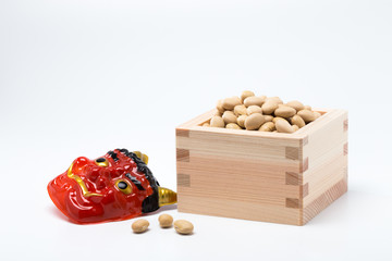 節分の豆とマスと赤鬼のお面