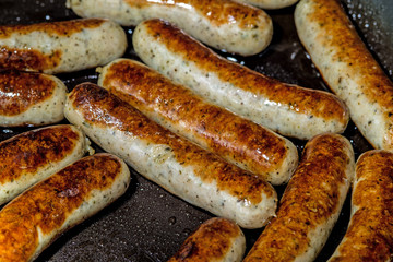 knusprig gegrillte Bratwürste