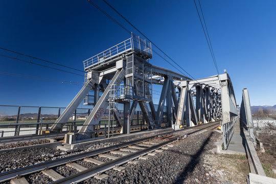 Fototapeta Railway bridge in perspective