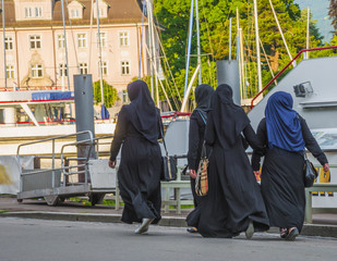 Fototapeta na wymiar femmes en burqa