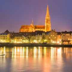 Fototapeta na wymiar Regensburg at Night