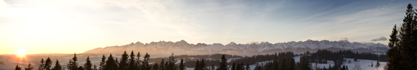 Obraz premium Skyline of the Tatra Mountains at sunrise