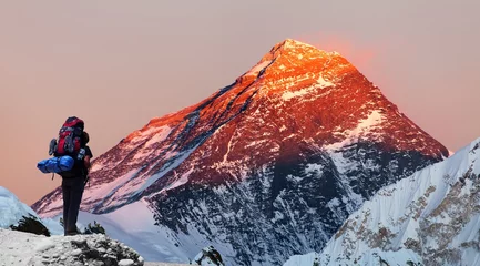 Plexiglas keuken achterwand Mount Everest Mount Everest vanuit Gokyo-vallei met toeristen