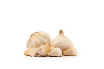 Чеснок изолированный на белом фоне.