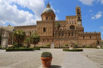 Fotobehang Op Piazza sette Angeli: de kathedraal van Palermo © blickwinkel2511