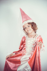 bambina con costume da carnevale