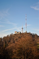 Hausberg von Zürich: Uetliberg im Herbst, mit Fernmeldeturm und Aussichtsrestaurant