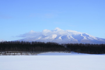 Fototapeta na wymiar 北海道　冬の斜里岳　Mount Syari Hokkaido Japan in winter
