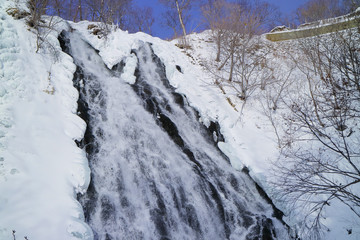 Fototapeta na wymiar 北海道　知床　オシンコシンの滝