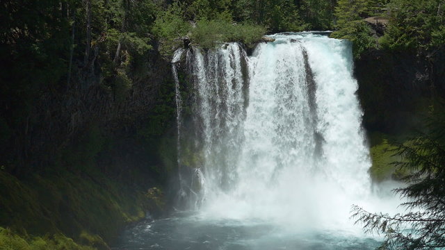 Koosah Falls slow motion, Central Oregon