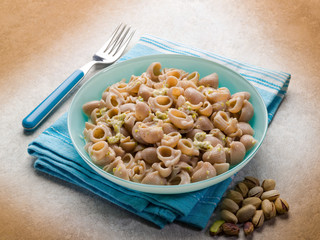 pasta with cheese and pistachio