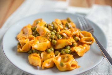 Tortellini in Tomaten Sauce 