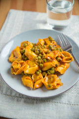 Tortellini in Tomaten Sauce 