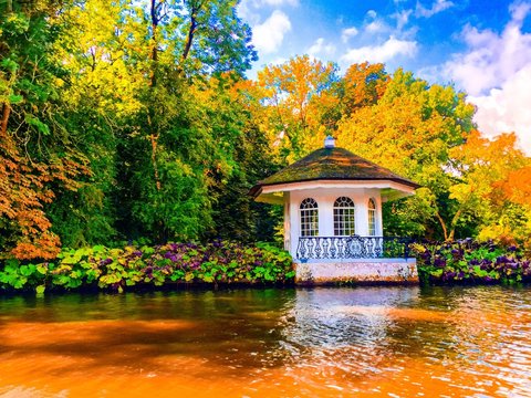 thea house along the river