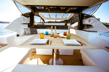 table setting luxury motoryacht