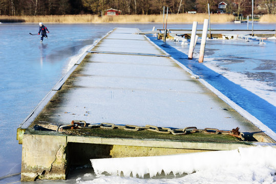 Floating bridge in winter