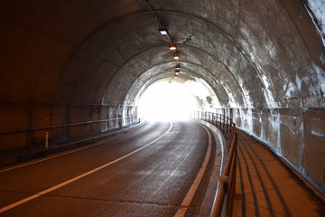 トンネル／山形県庄内地方の道路で、トンネルを撮影した写真です。