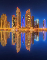 Fototapeta premium Piękna panorama przystani w Dubaju. ZEA