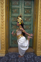Fototapeta na wymiar Apsara Dancer Performance in Temple