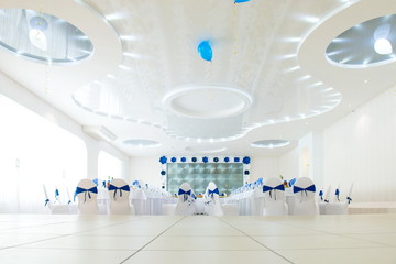 Obraz premium blue and white interior of the restaurant. Restaurant interior with blue and white colour scheme 