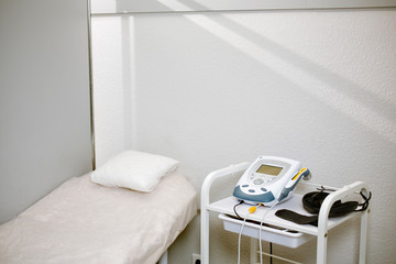 Cabinet laser therapy with the device and daybed