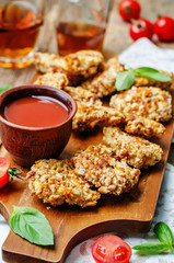 almond crusted chicken tenders with tomato sauce