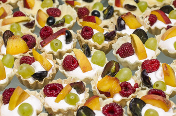 Cakes with cream and fruit