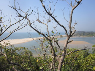 Вид на океан с  форта Реди  в штате Махарашта в Индии