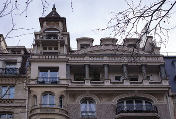 Fototapeta na wymiar The upper floors of a residential building in Paris