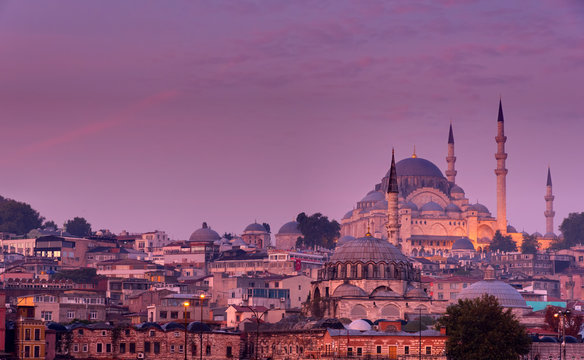 Istanbul before sunrise with the Suleymaniye Mosque