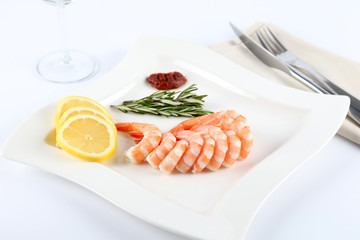 Cocktail shrimps with sauce