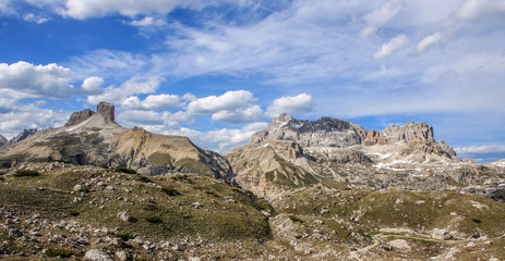 Fototapeta na wymiar Dreischusterspitze mit Wolkenkulisse