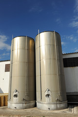 Bodega, depósitos de acero inoxidable