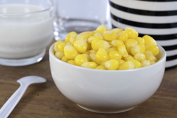 Sweet corn / Sweet corn in the cup on the table.