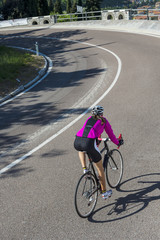 Naklejka premium descending by road cycle in a curve