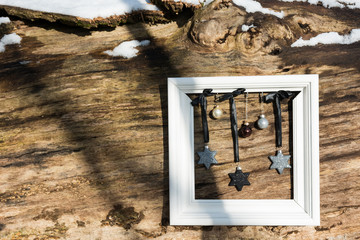 Stroik na drzewie © mukiart