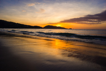 Fototapeta na wymiar Bright sunset at the sea