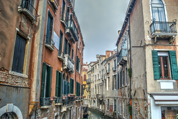 Fototapeta na wymiar antique buildings in Venice