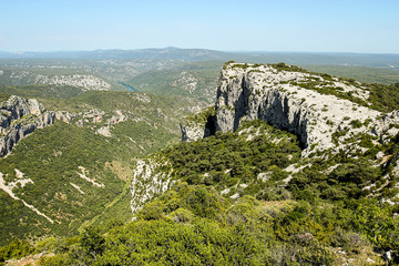 Fototapeta na wymiar Pic et vue sur l'arrière pays en Hérault, France