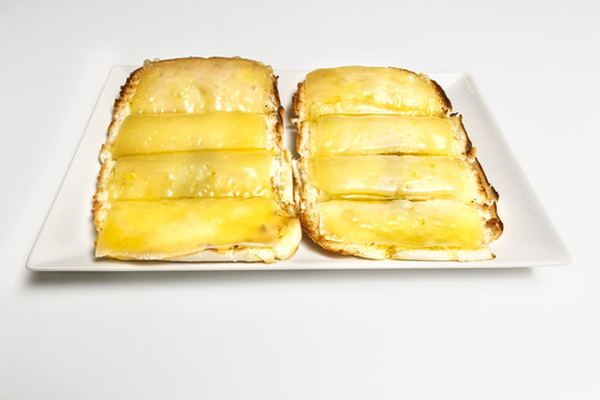 Tostada de queso curado y mantequilla