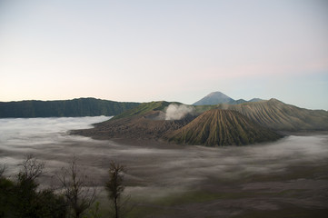 Fototapeta na wymiar wulkan Bromo o poranku