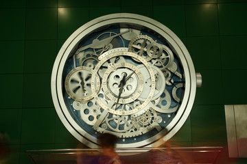 Rotating clock, close-up