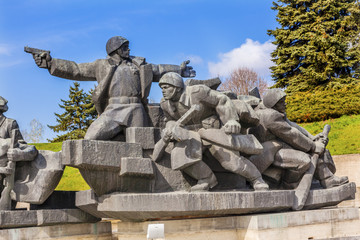 Fototapeta na wymiar Soviet Soldiers Attacking World War 2 Monument Kiev