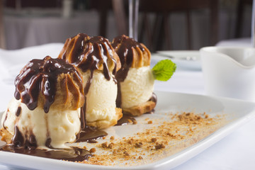 Profiteroles