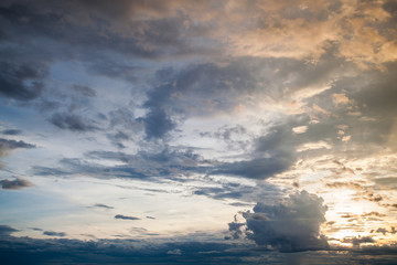 Obraz premium colorful dramatic sky with cloud at sunset