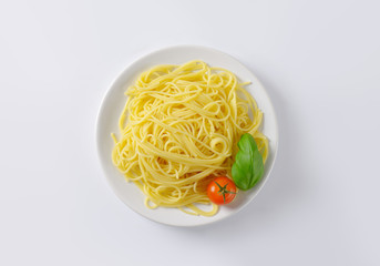 plate of cooked spaghetti