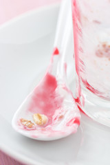 Schmutziger Löffel nach dem Essen