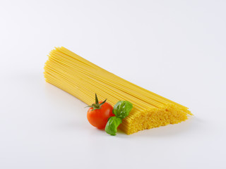 pile of uncooked spaghetti
